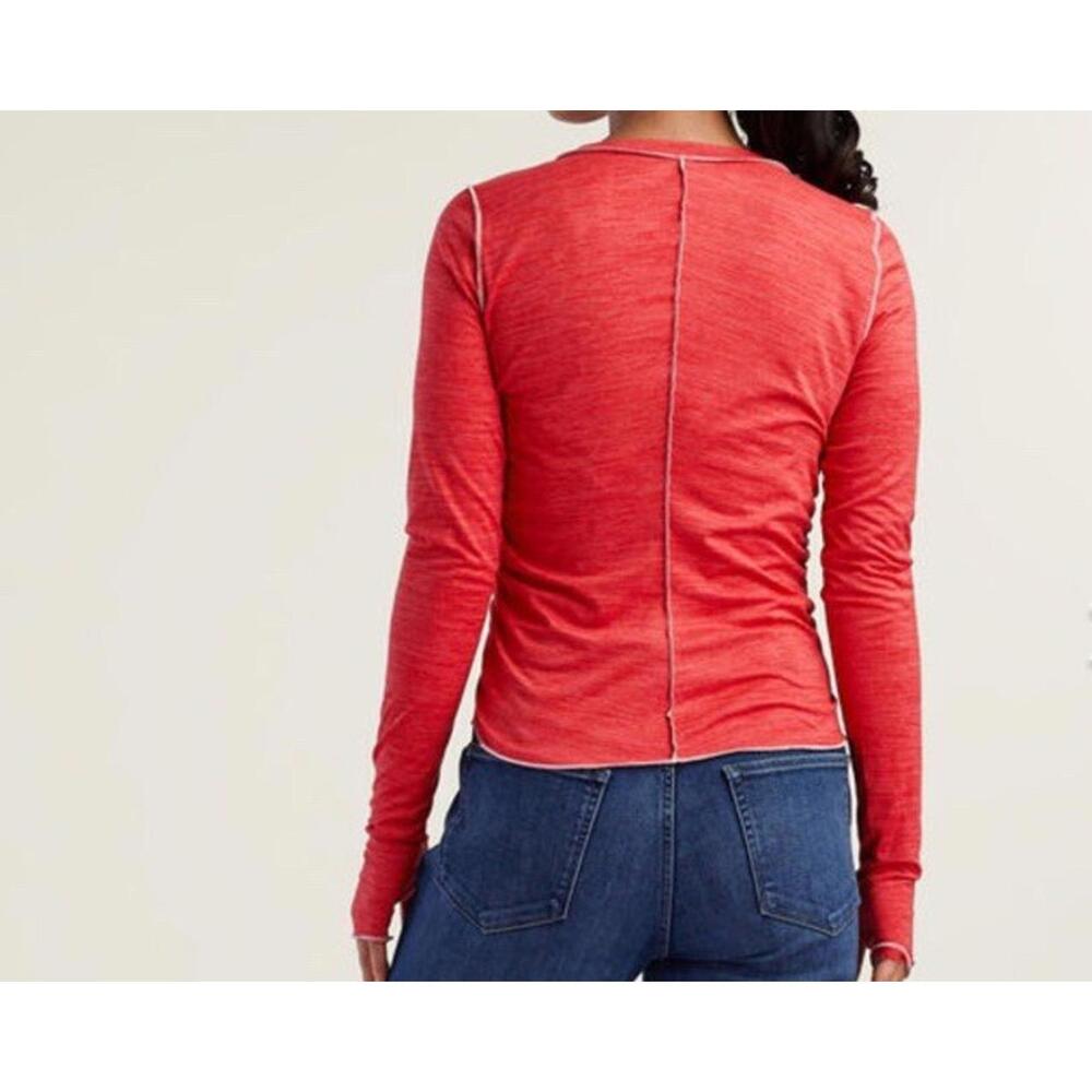 $58 Free People Right On Run Long Sleeve Layer Thumb Holes Winter Berry  Medium - Picture 2 of 4